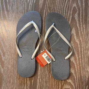 NWT Havaianas Gray Flip Flops